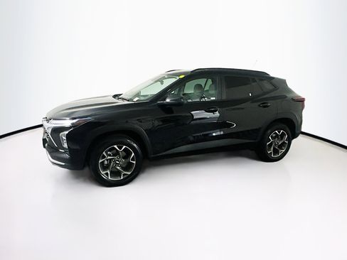 Used 2025 Chevrolet Trax LT image 4