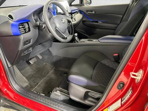 Used 2020 Toyota C-HR XLE FWD image 9