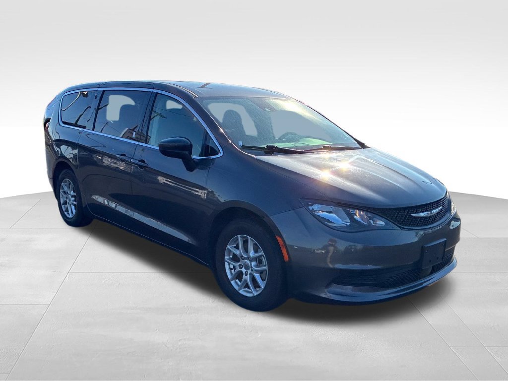 Used 2023 Chrysler Voyager LX FWD image 7