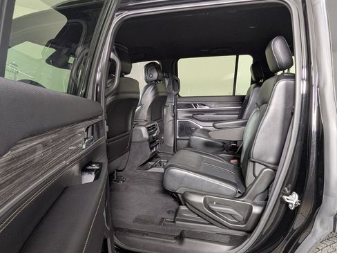 Used 2022 Jeep Wagoneer Series III w/ Flexible Seating Group RWD image 27
