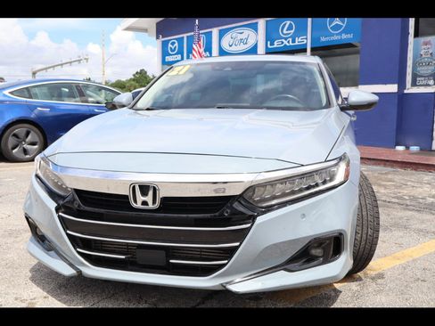 Used 2021 Honda Accord Touring image 2