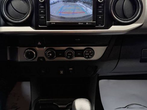 Used 2019 Toyota Tacoma SR5 image 18