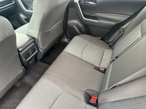 Used 2025 Toyota RAV4 XLE AWD/4WD image 12