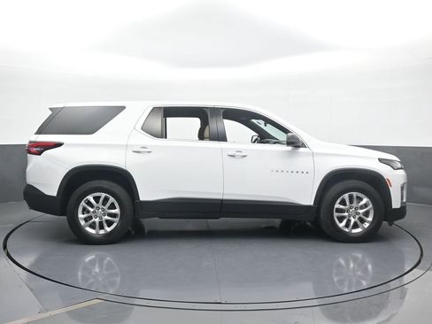 Used 2022 Chevrolet Traverse LS image 7