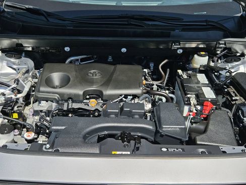 Used 2025 Toyota RAV4 XLE FWD image 31