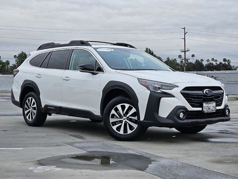 Used 2025 Subaru Outback Premium image 4