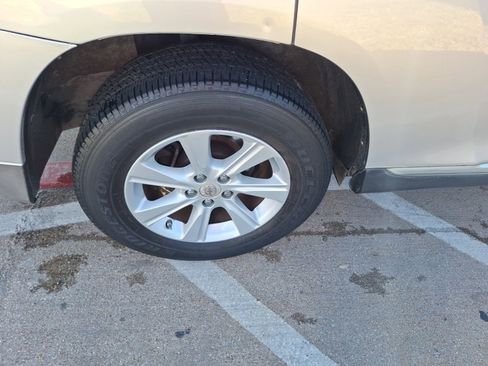 Used 2011 Toyota Highlander 2WD image 11