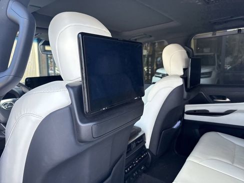 Used 2022 Lexus LX 600 4WD w/ Appearance Package image 29