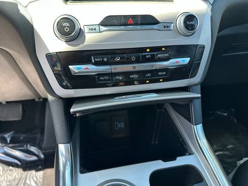 Certified 2023 Ford Explorer XLT w/ Equipment Group 202A AWD/4WD image 24