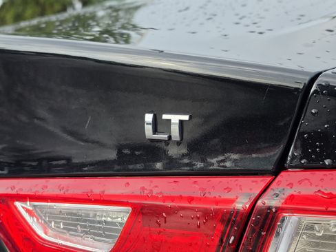 Used 2023 Chevrolet Malibu LT FWD image 16