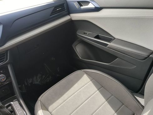 Used 2024 Volkswagen Taos SE FWD image 15