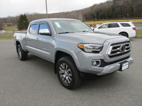Used 2021 Toyota Tacoma Limited image 3