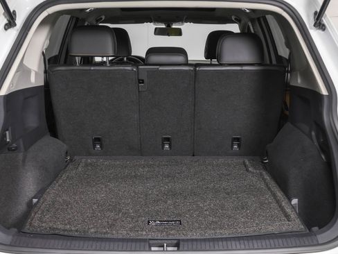 Used 2019 Volkswagen Tiguan SE w/ Panoramic Sunroof Package image 41