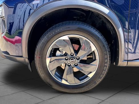 Certified 2025 Nissan Rogue SV AWD/4WD image 10