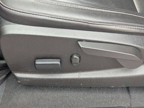 Used 2022 Chevrolet Colorado LT w/ Luxury Package image 21