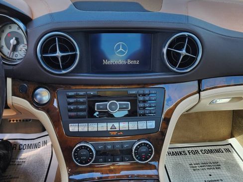 Used 2013 Mercedes-Benz SL 550 image 28