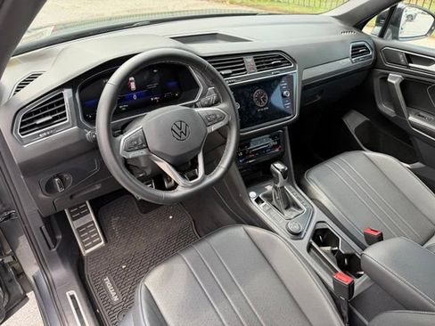 Used 2023 Volkswagen Tiguan SE R-Line AWD/4WD image 10