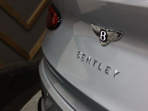 Used 2022 Bentley Bentayga image 20