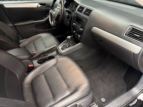 Used 2013 Volkswagen Jetta SE FWD image 18