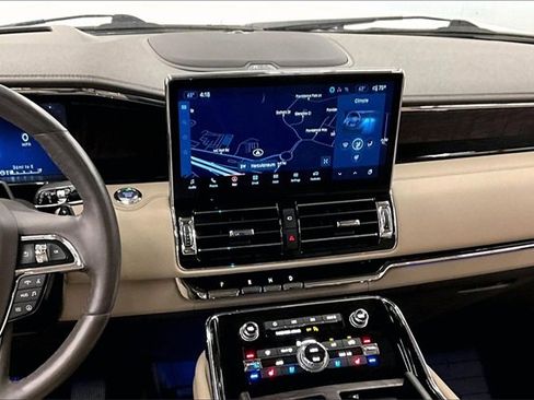 Used 2024 Lincoln Navigator Reserve image 6