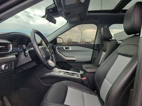 Certified 2022 Ford Explorer XLT w/ Equipment Group 202A image 17