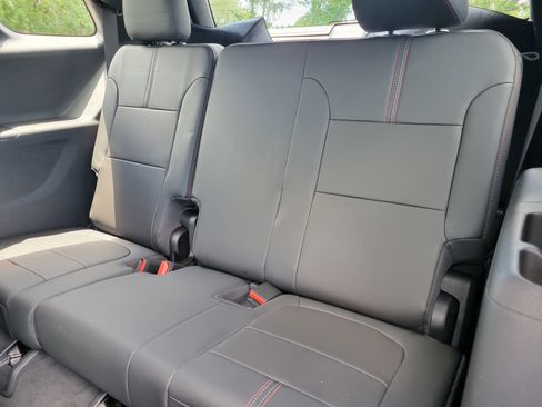 Certified 2023 Chevrolet Traverse RS w/ LPO, Cargo Package FWD image 40