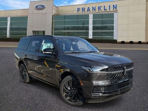 New 2025 Lincoln Navigator Reserve w/ Jet Appearance Package image 1