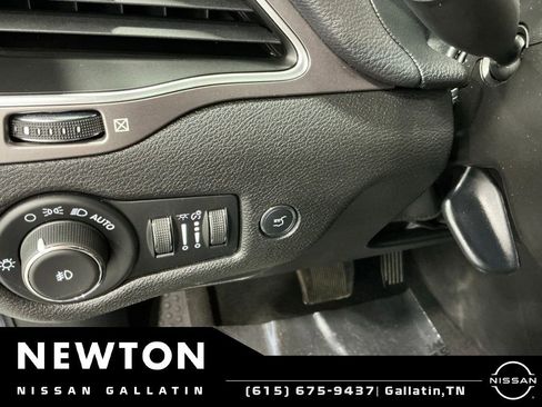 Used 2021 Jeep Cherokee Latitude Lux w/ Comfort/Convenience Group AWD/4WD image 49