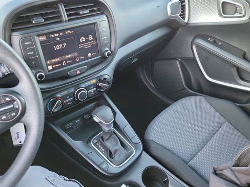 Used 2025 Kia Soul LX image 13