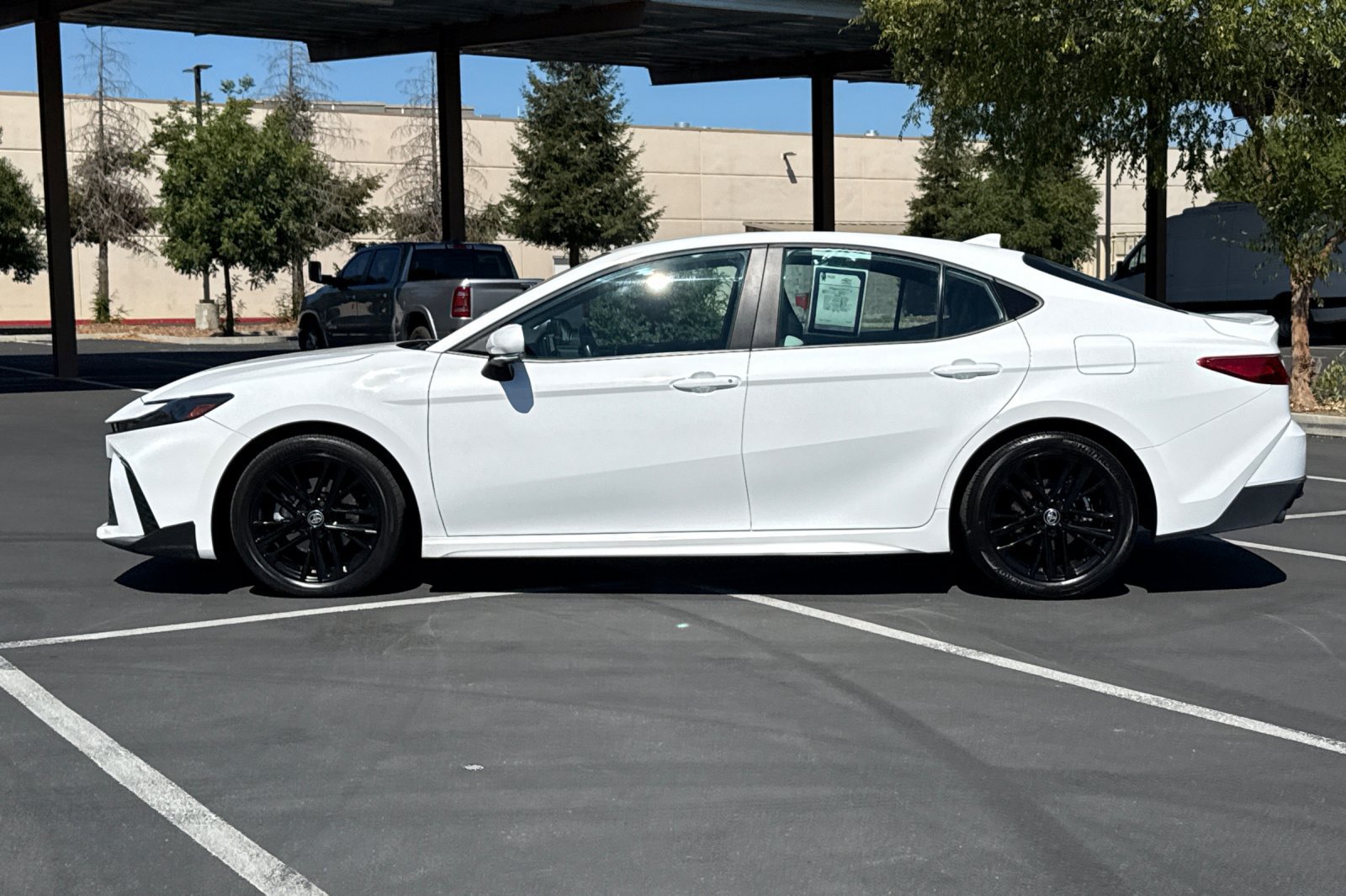 Used 2025 Toyota Camry SE FWD image 14