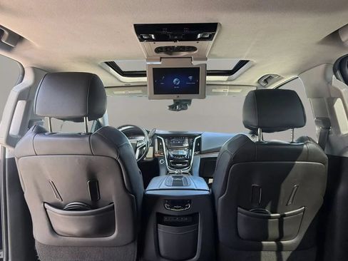 Used 2020 Cadillac Escalade Luxury AWD/4WD image 13