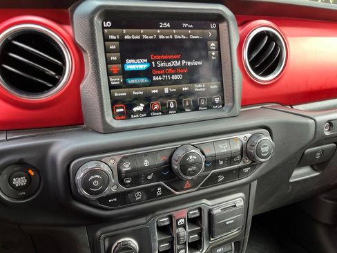 Used 2021 Jeep Wrangler Unlimited Rubicon AWD/4WD image 36