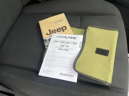 Used 2011 Jeep Grand Cherokee Laredo w/ Security & Convenience Group AWD/4WD image 29