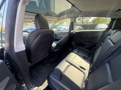 Used 2023 Tesla Model Y Long Range image 5