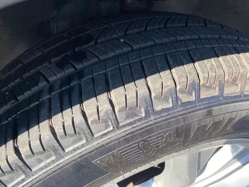 Used 2022 Ford Explorer Limited image 25