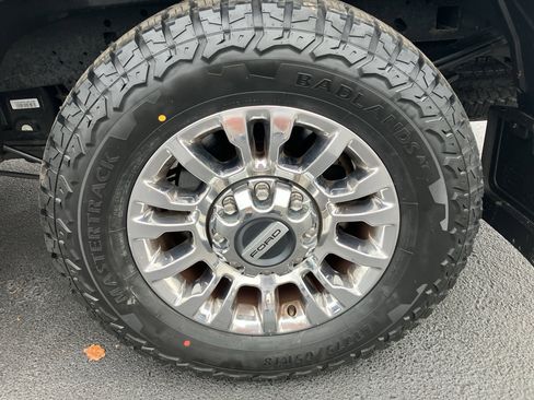 Used 2022 Ford F250 Lariat w/ Chrome Package image 16