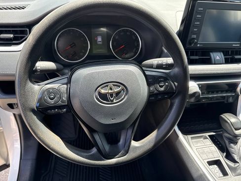 Used 2021 Toyota RAV4 LE AWD/4WD image 11