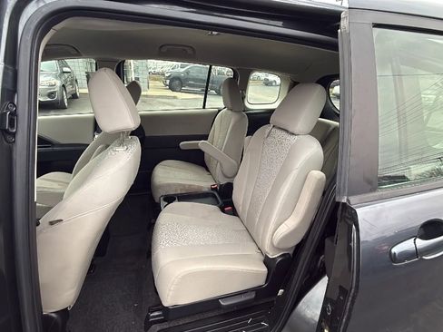 Used 2012 MAZDA MAZDA5 Touring FWD image 11