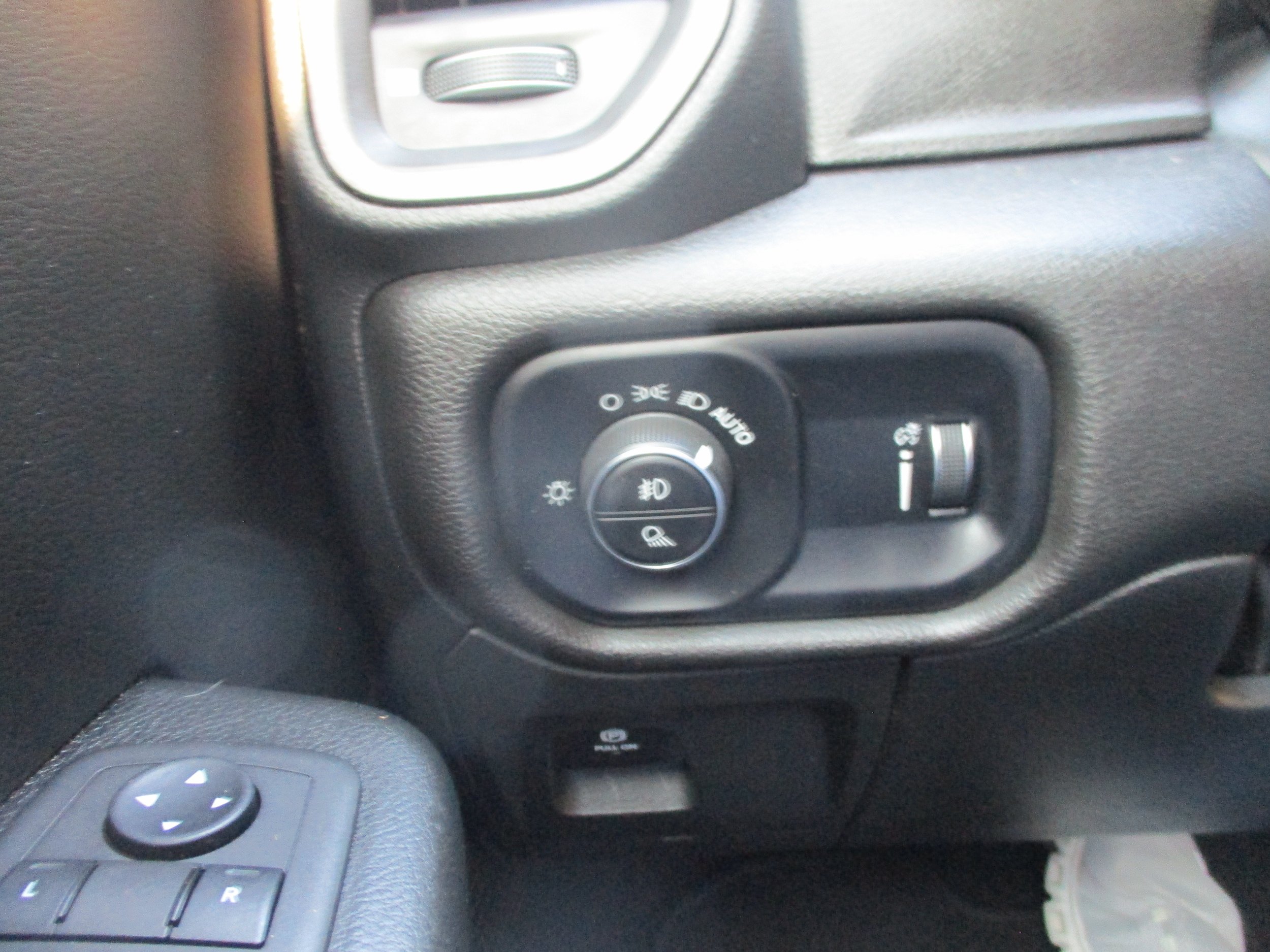 Used 2023 RAM 1500 Tradesman AWD/4WD image 14
