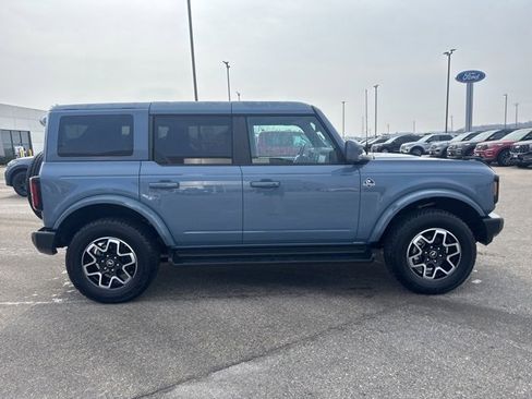Used 2025 Ford Bronco Outer Banks image 2