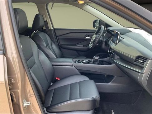 Certified 2024 Nissan Rogue SV w/ SV Premium Package image 7