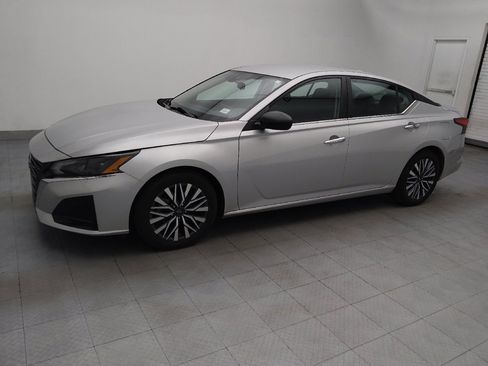Used 2024 Nissan Altima 2.5 SV image 2