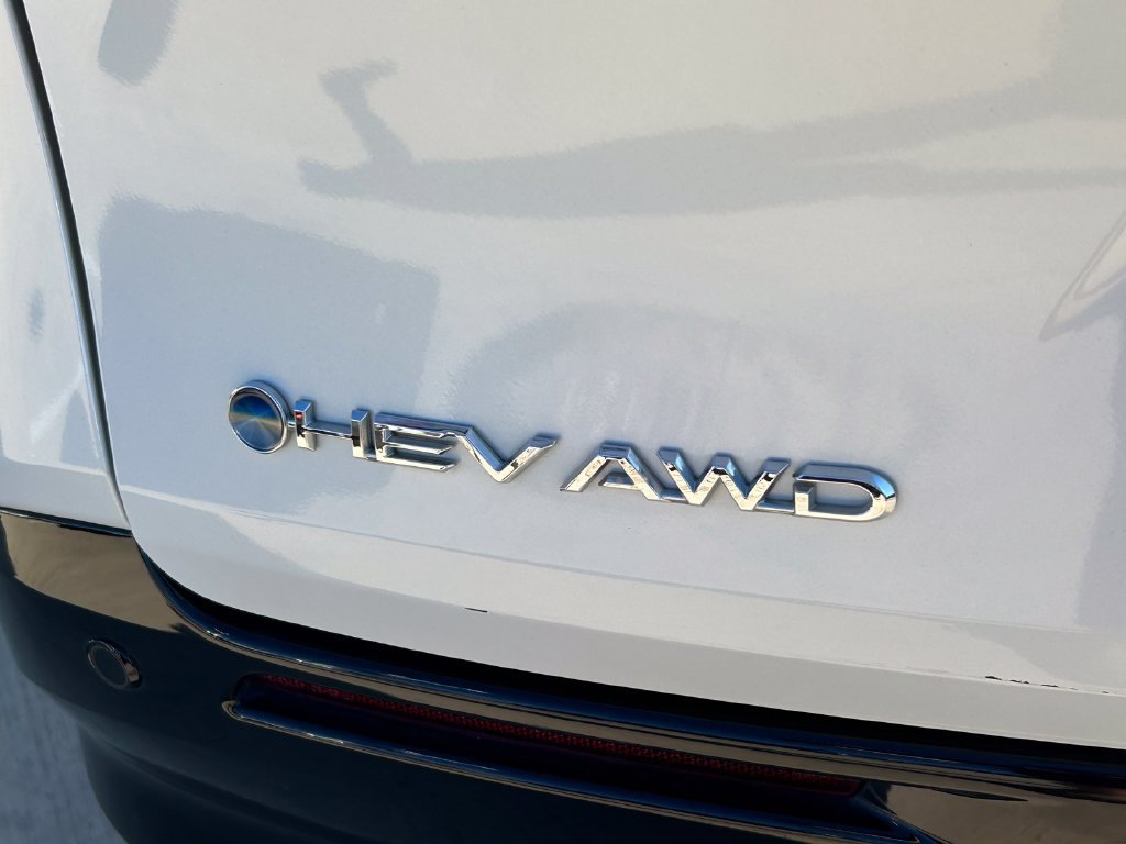 Used 2025 Toyota Sienna Platinum AWD/4WD image 13