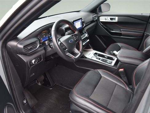 Used 2023 Ford Explorer ST-Line AWD/4WD image 10