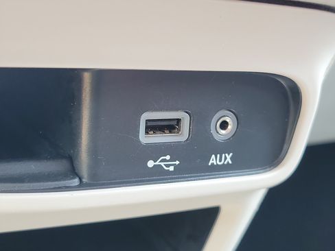 Used 2020 Chrysler Pacifica Touring FWD image 23