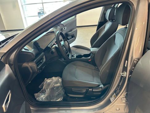 Used 2025 Kia K4 FWD image 27