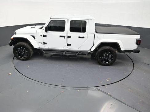 Used 2025 Jeep Gladiator Sport AWD/4WD image 14