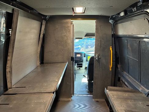 Used 2018 Mercedes-Benz Sprinter 2500 image 14