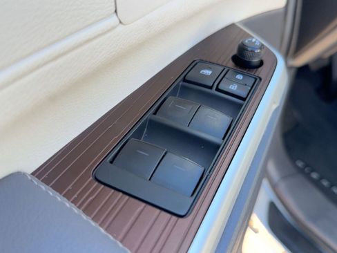 Used 2024 Toyota Sienna LE image 12