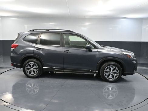 Used 2021 Subaru Forester Premium image 4